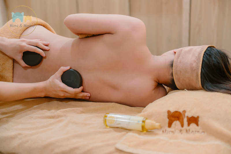 Massage trị liệu giúp thư giãn cơ bắp cho mẹ bầu