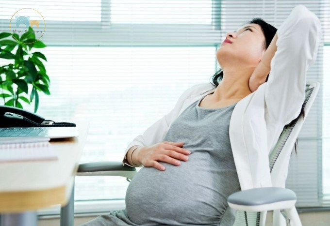Thay đổi đường cong sinh lý là một trong những nguyên nhân khiến mẹ bầu bị đau cổ vai gáy