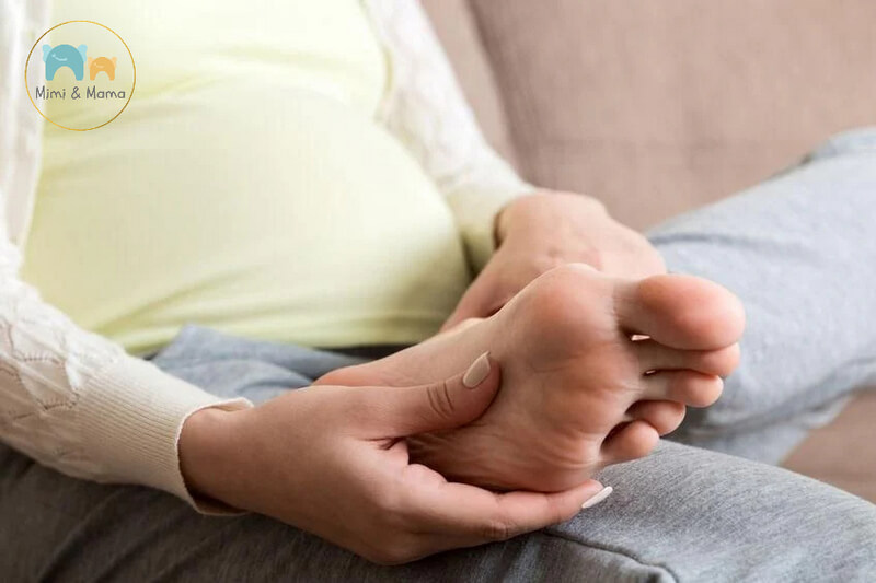 Chân có dấu hiệu sưng, nóng, đỏ hoặc đổi màu