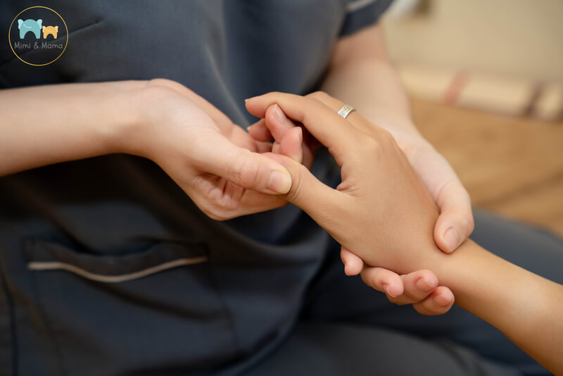Mẹ bầu cần tuyệt đối ấn vào huyệt Hợp Cốc khi massage