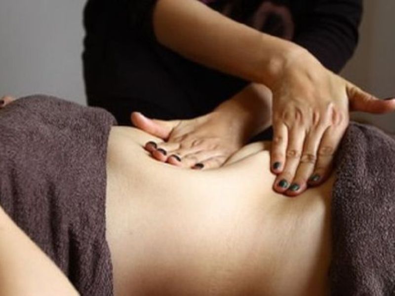 Massage sau sinh có tác dụng gì cho quá trình phục hồi của mẹ?