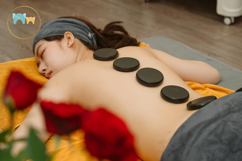 Những điều cần lưu ý để massage sau sinh an toàn cho mẹ