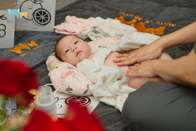 Hướng dẫn vệ sinh rốn cho trẻ khi cuống rốn chưa rụng